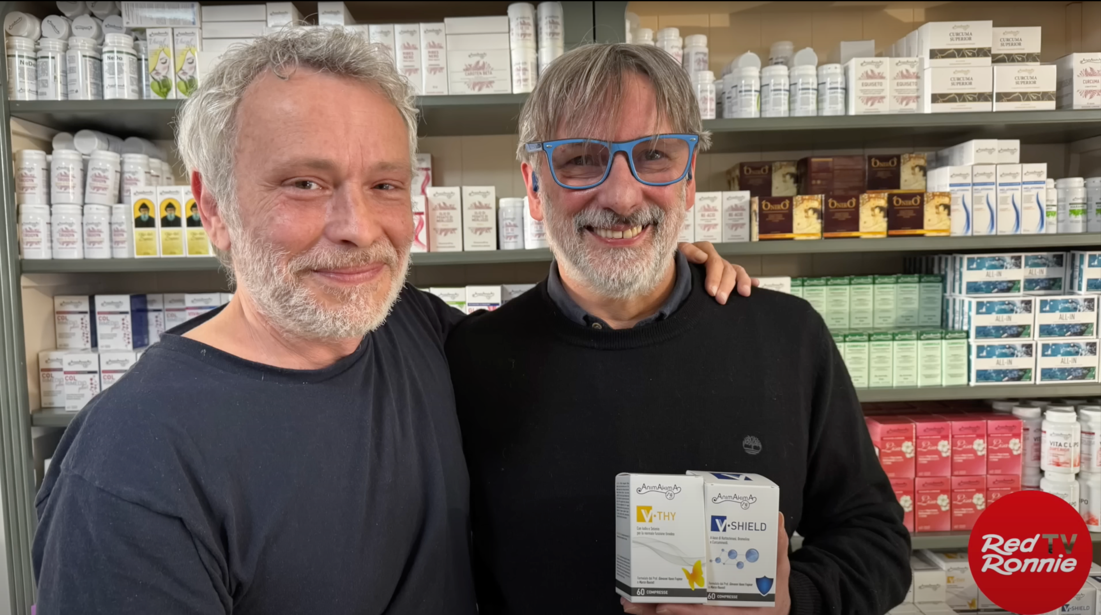 Describes the appearance of the image